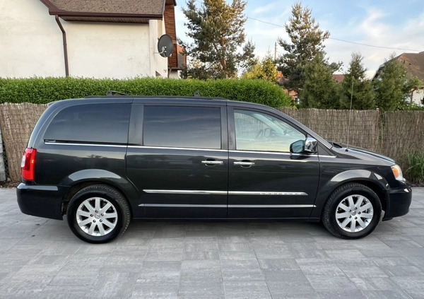 Chrysler Town &amp; Country cena 51900 przebieg: 185000, rok produkcji 2012 z Sochaczew małe 106